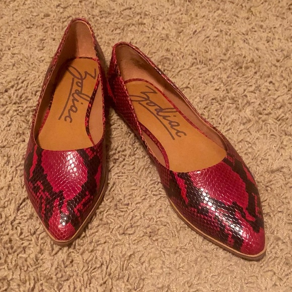 Zodiac Hill Flat - Picture 2 of 8